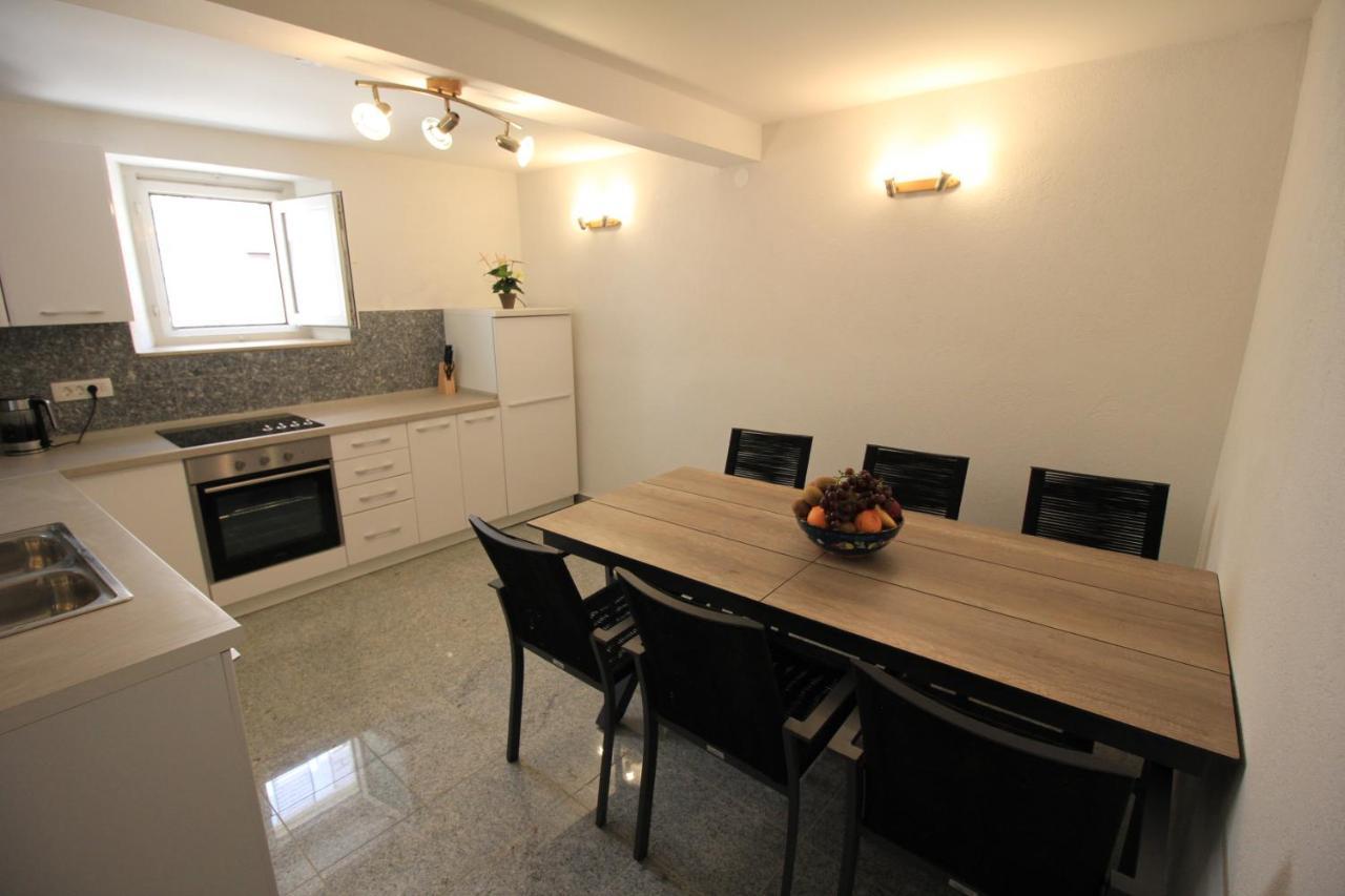 Town House In The Centre Of Historic Trogir Vila Exterior foto