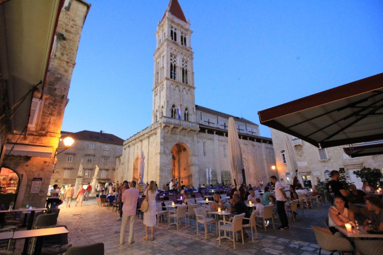Town House In The Centre Of Historic Trogir Vila Exterior foto