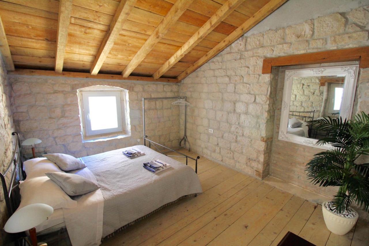 Town House In The Centre Of Historic Trogir Vila Exterior foto