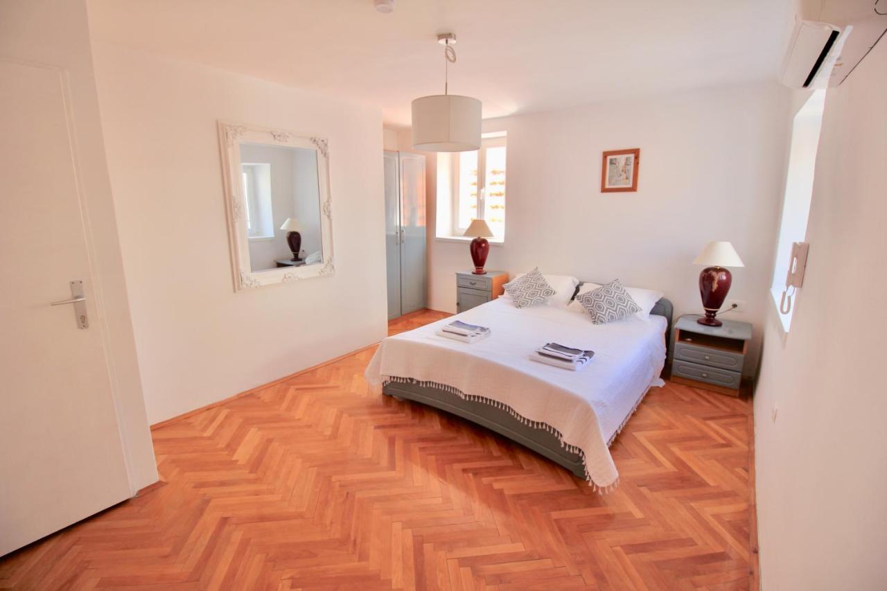 Town House In The Centre Of Historic Trogir Vila Exterior foto